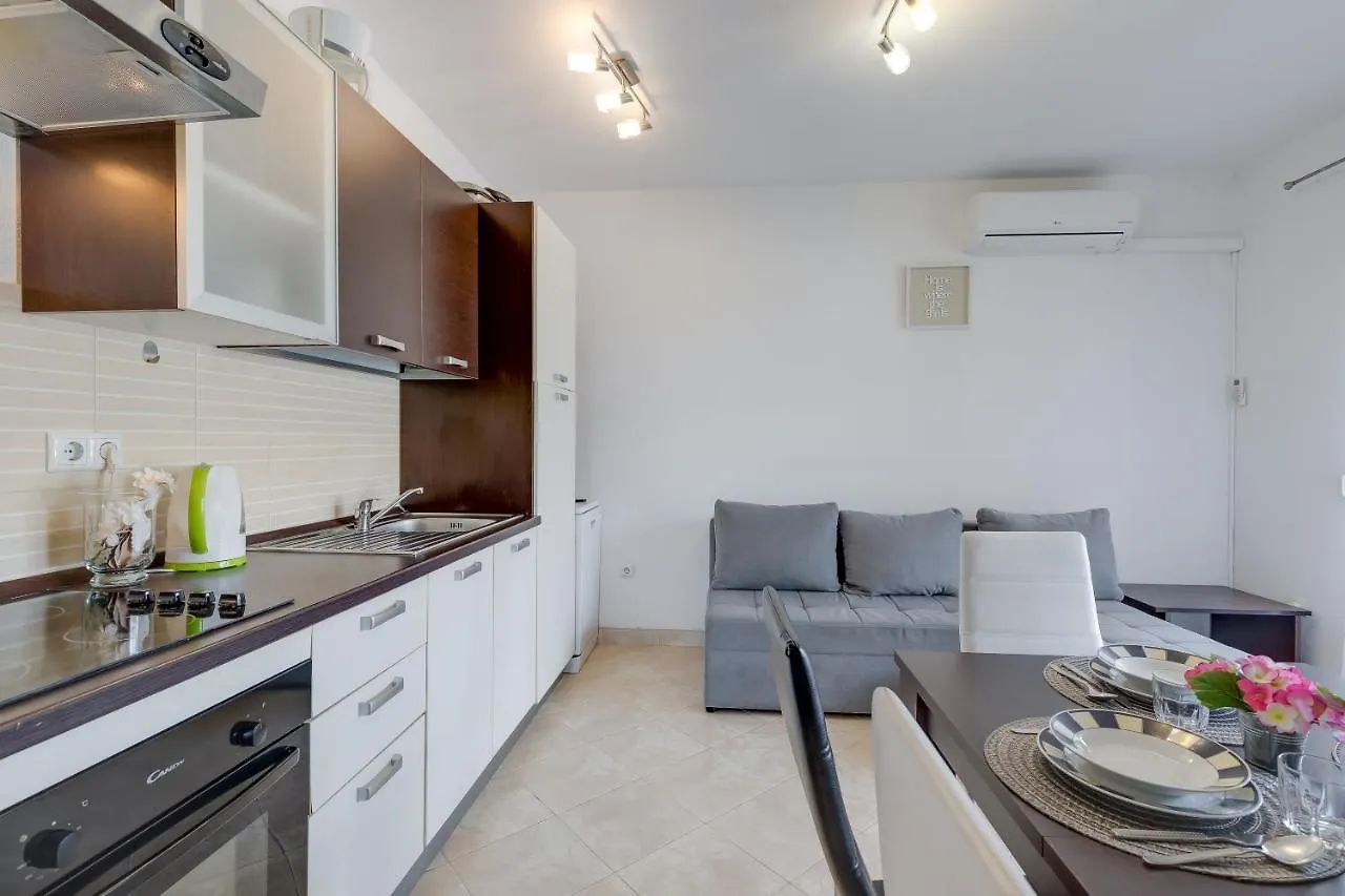 Villa Rondine Apartments - Happy Rentals Novigrad   Novigrad (Istria)
