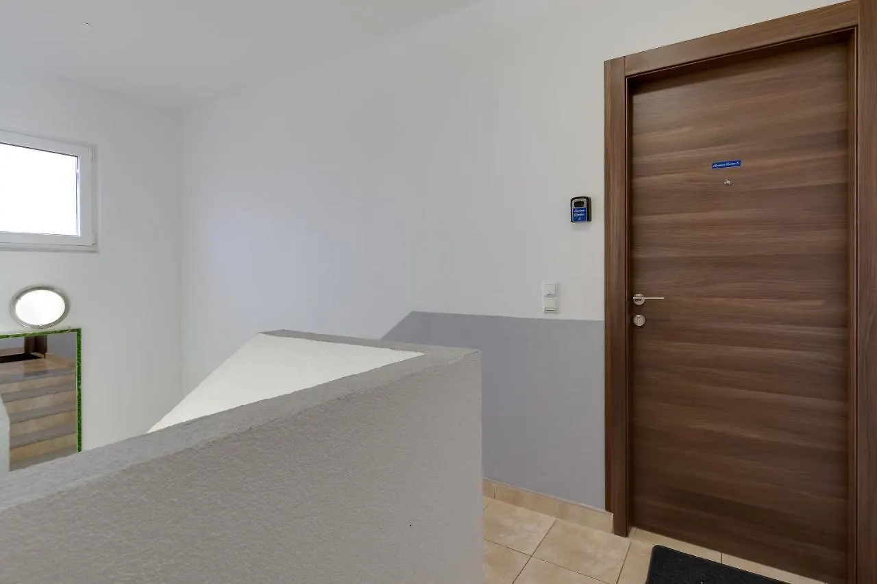 Villa Rondine Apartments - Happy Rentals Novigrad