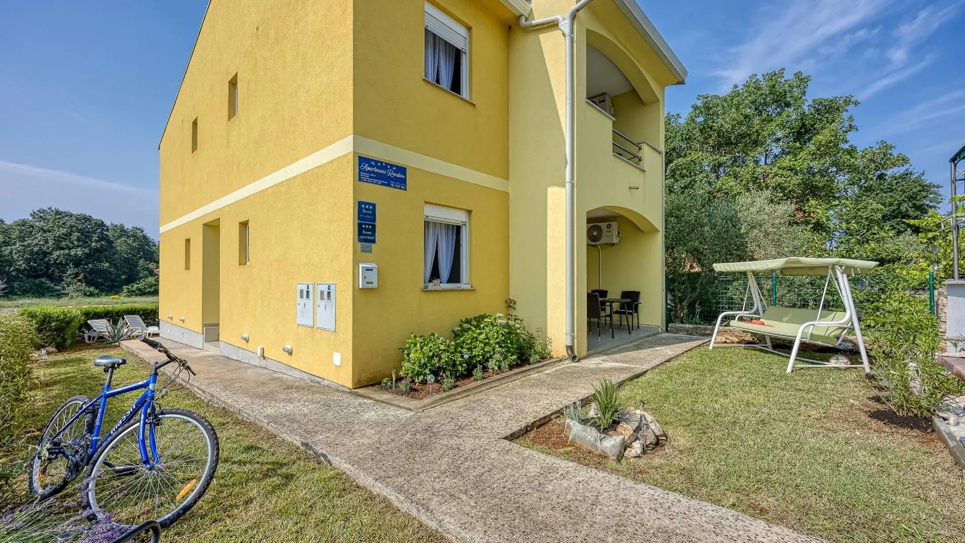 Villa Rondine Apartments - Happy Rentals Novigrad