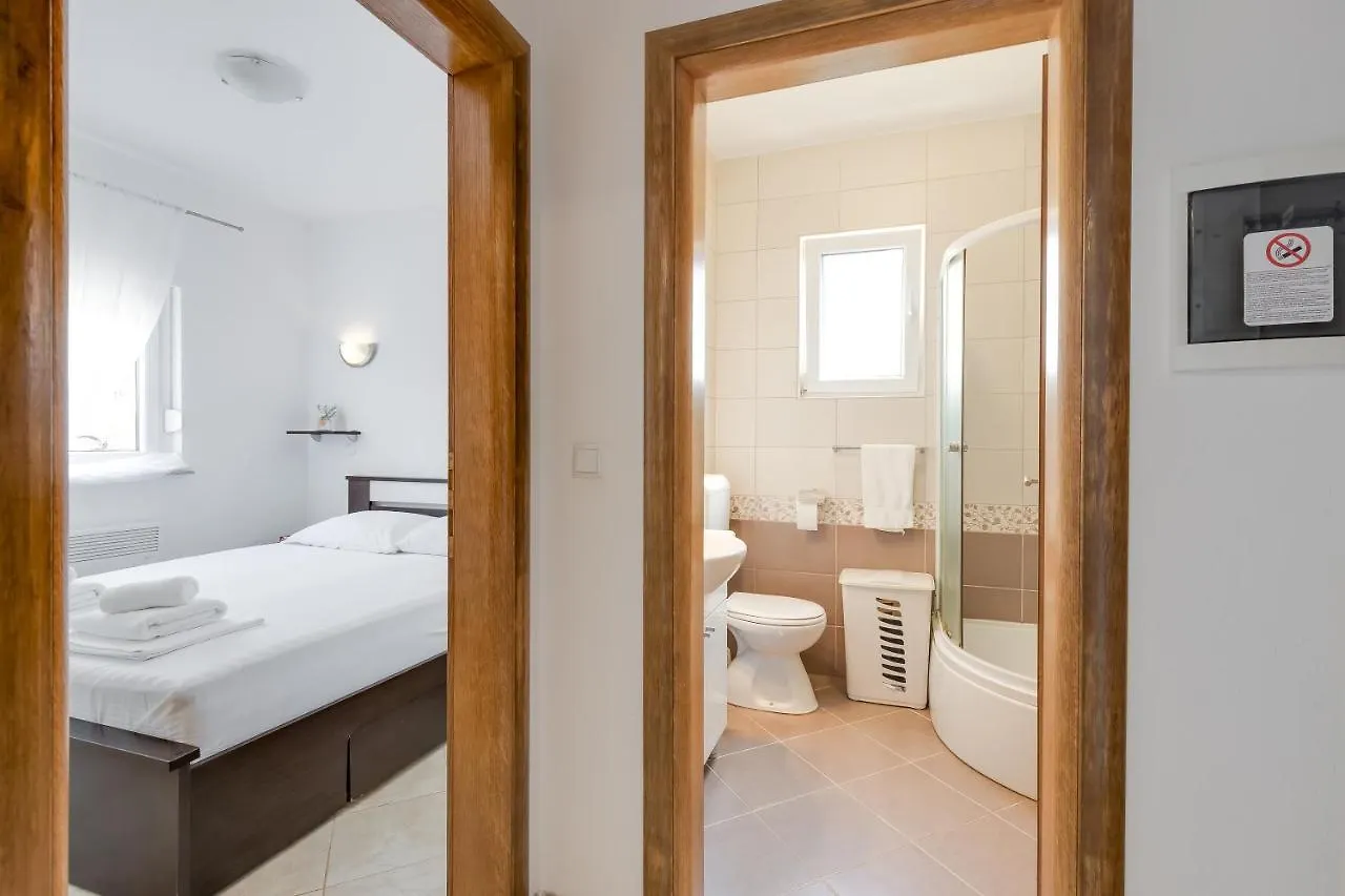 Villa Rondine Apartments - Happy Rentals Novigrad Istria
